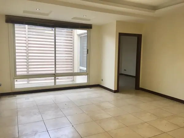 image 70 متر / موقعیت اداری / خوش نقشه / شمال جردن 0